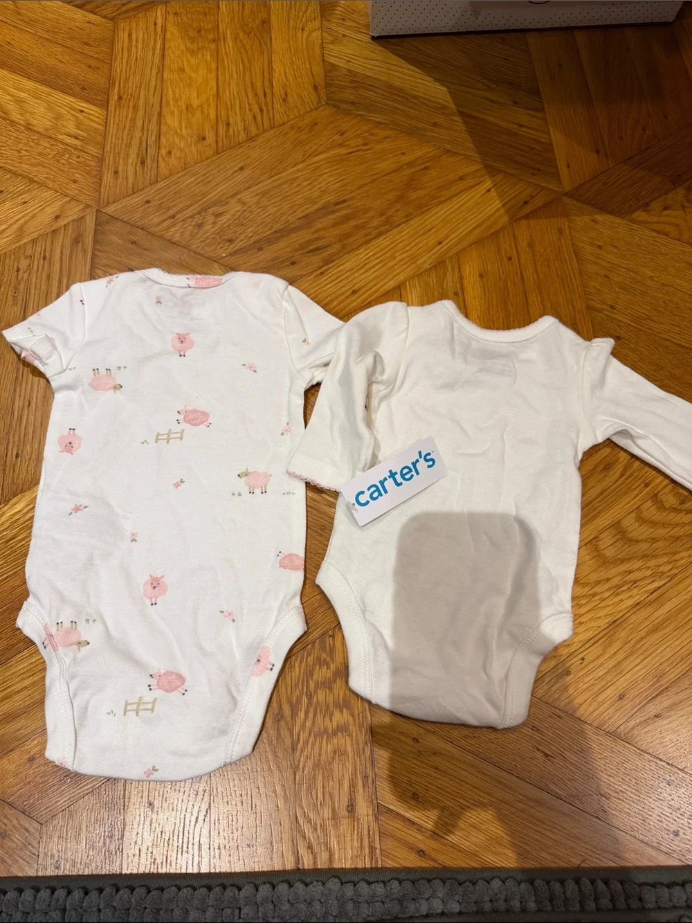 2 pieces Carters long sleeves and short sleeves onesies set